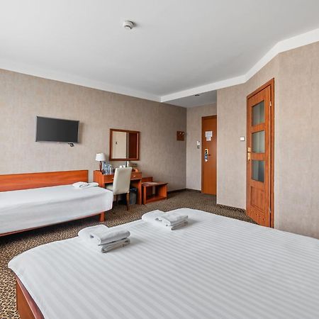 Hotel Diament Vacanza Katowice - Siemianowice Siemianowice Śląskie Buitenkant foto