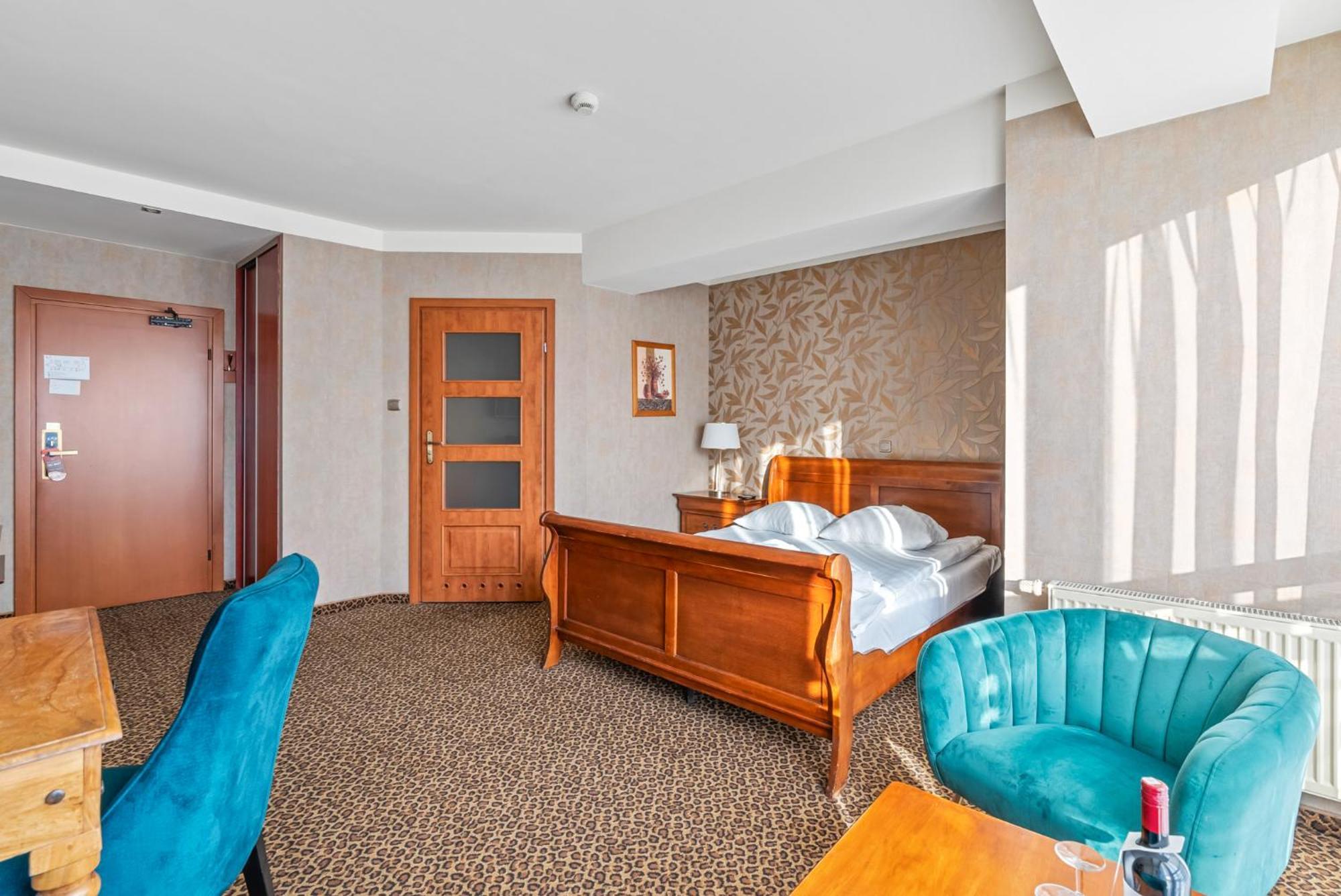 Hotel Diament Vacanza Katowice - Siemianowice Siemianowice Śląskie Buitenkant foto