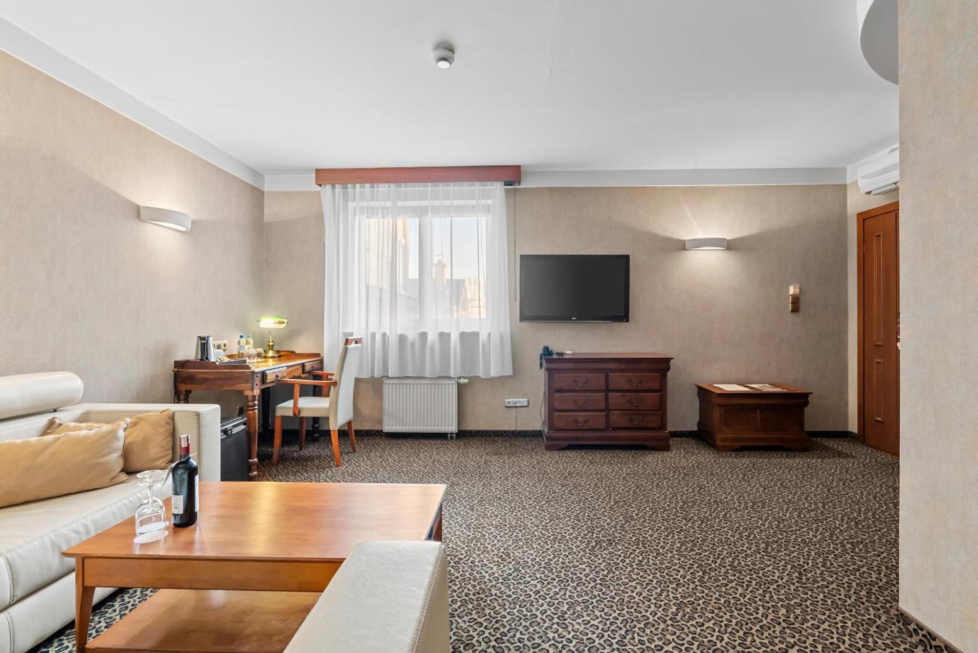 Hotel Diament Vacanza Katowice - Siemianowice Siemianowice Śląskie Buitenkant foto