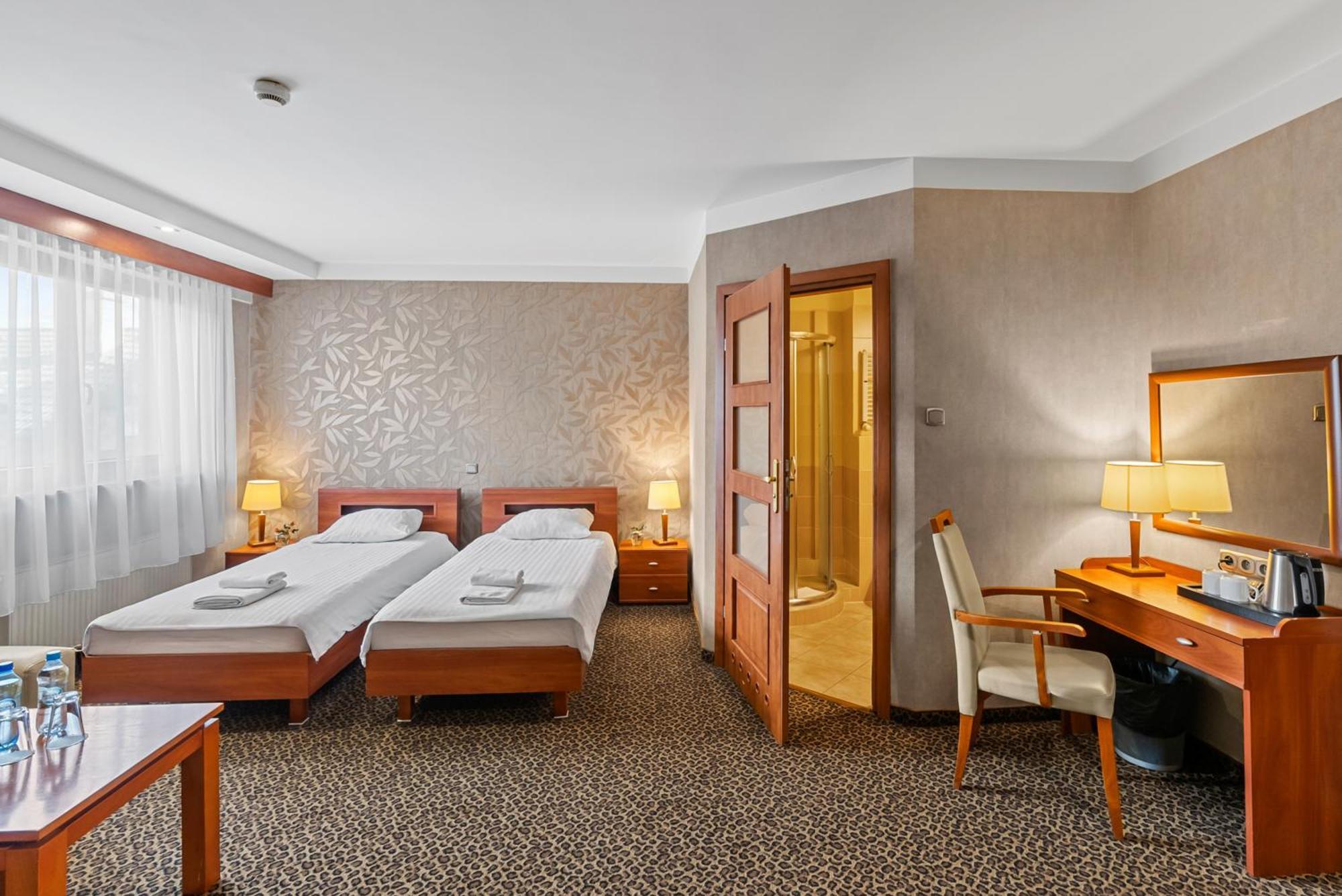 Hotel Diament Vacanza Katowice - Siemianowice Siemianowice Śląskie Buitenkant foto