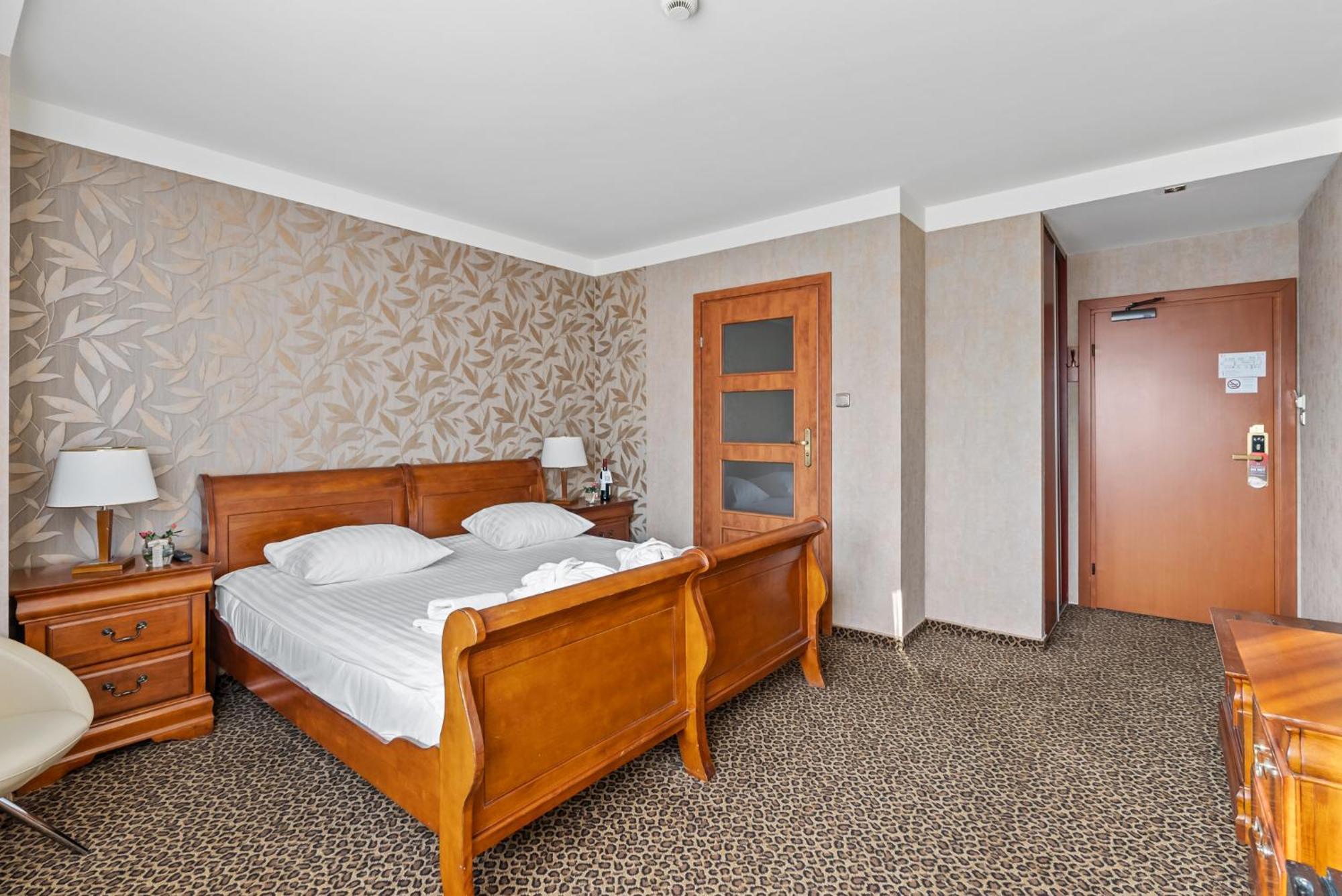 Hotel Diament Vacanza Katowice - Siemianowice Siemianowice Śląskie Buitenkant foto