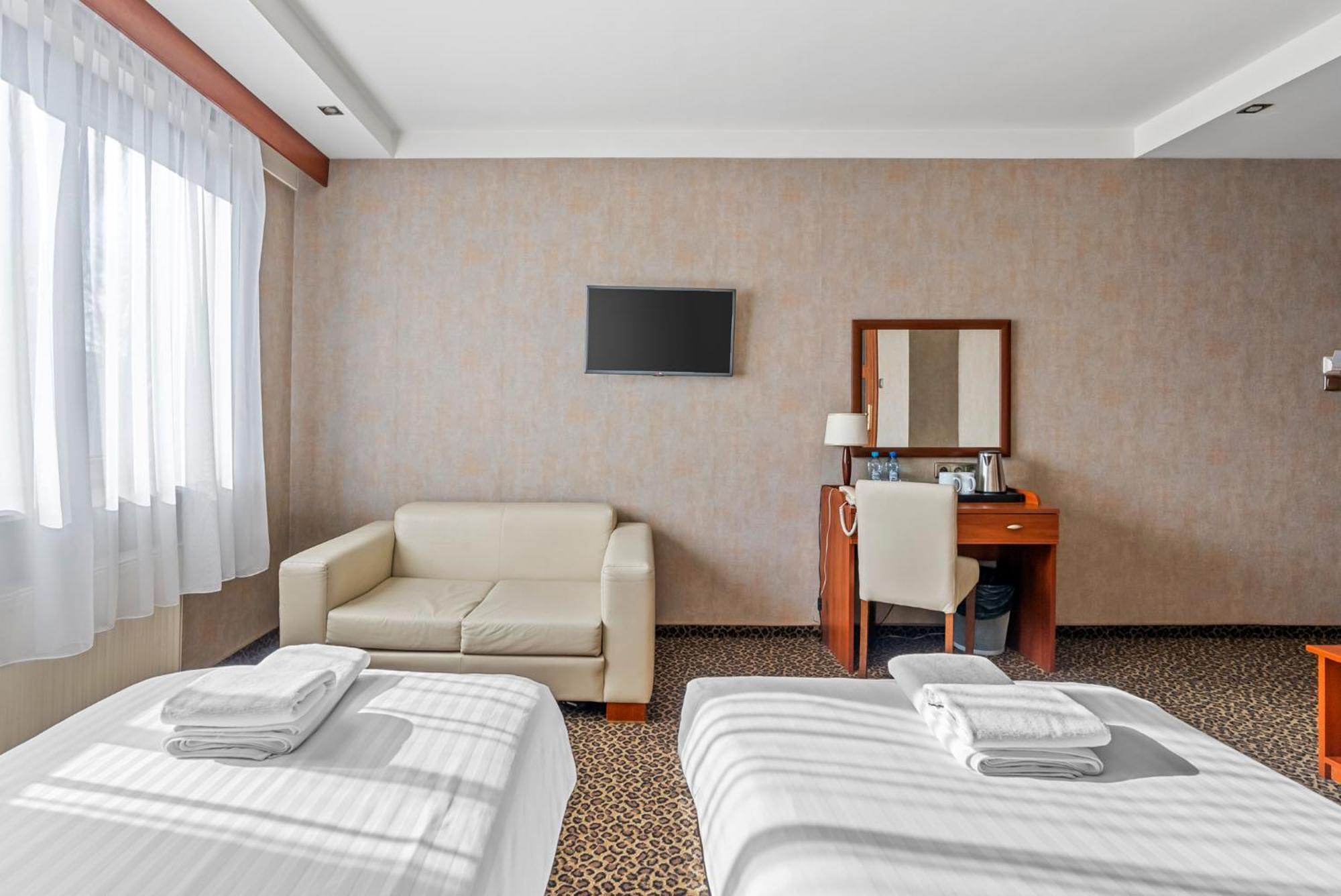 Hotel Diament Vacanza Katowice - Siemianowice Siemianowice Śląskie Buitenkant foto