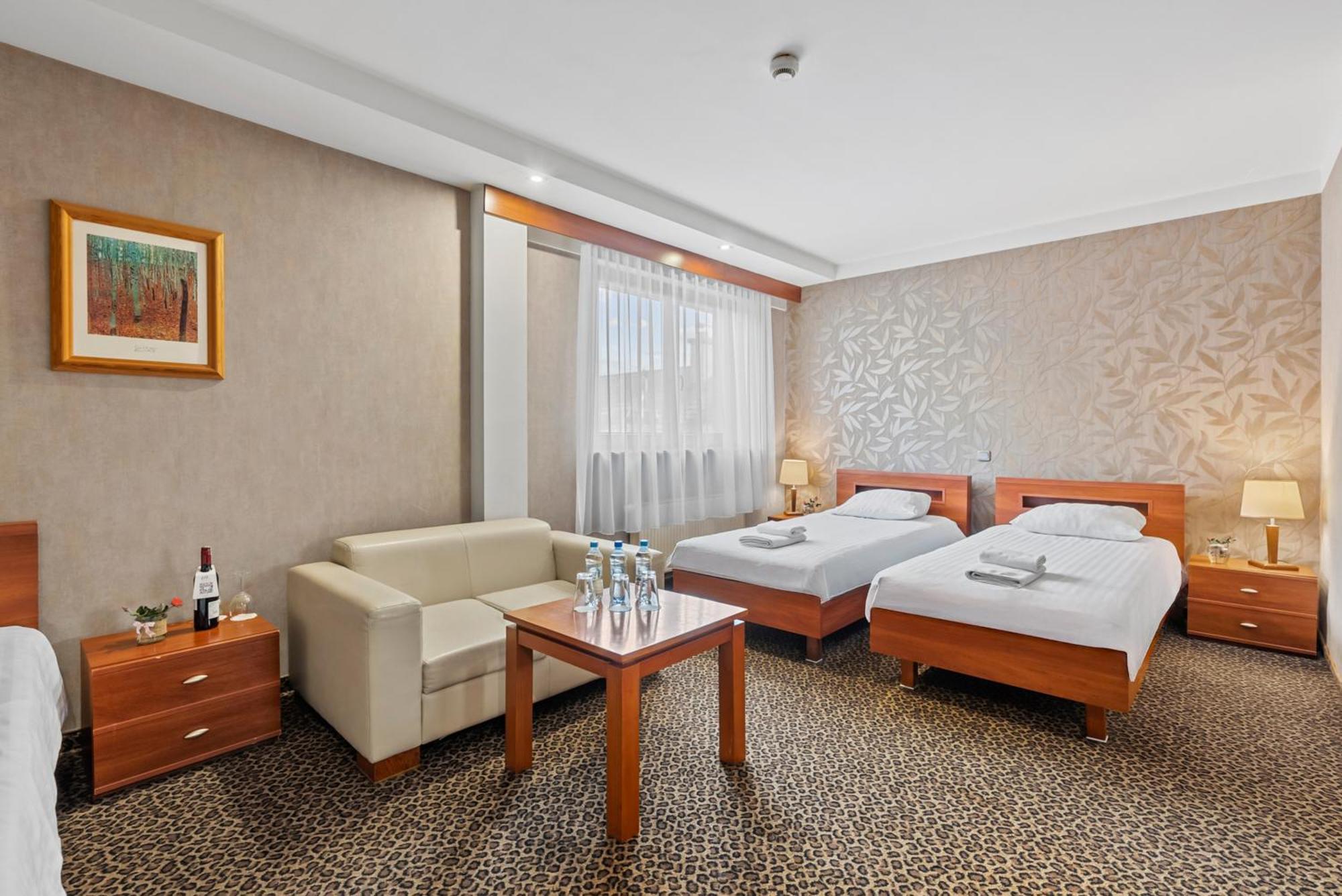 Hotel Diament Vacanza Katowice - Siemianowice Siemianowice Śląskie Buitenkant foto