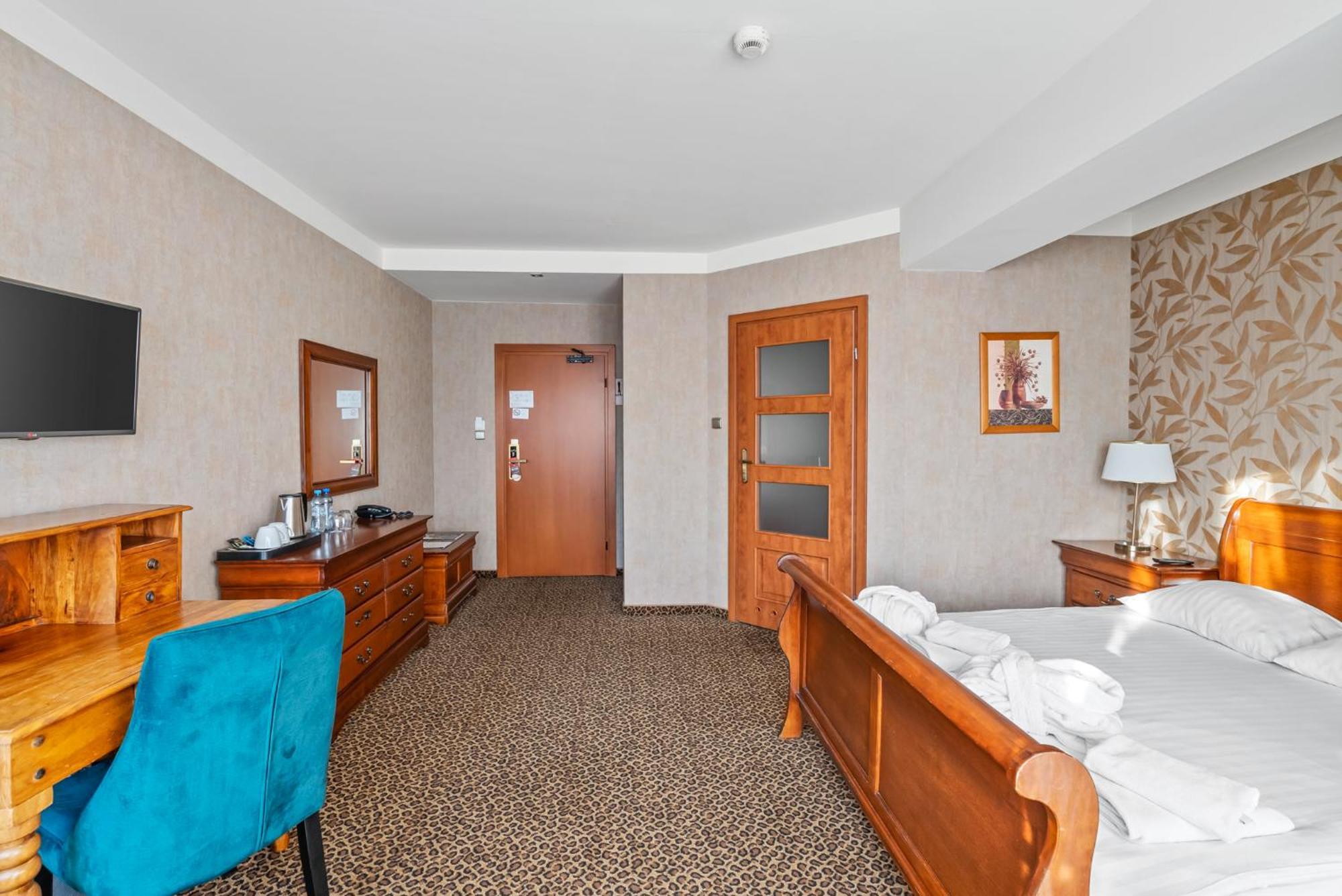 Hotel Diament Vacanza Katowice - Siemianowice Siemianowice Śląskie Buitenkant foto