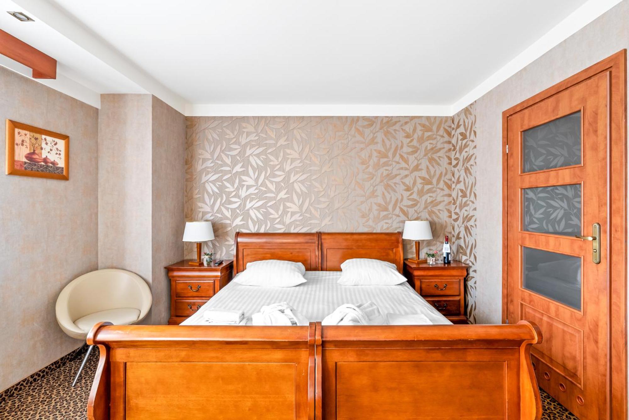 Hotel Diament Vacanza Katowice - Siemianowice Siemianowice Śląskie Buitenkant foto